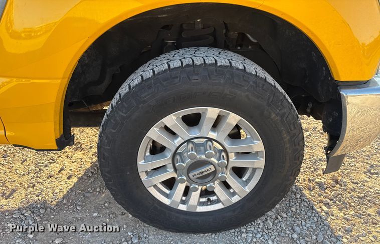 image for item ES5594 2019 Ford F350 Super Duty XL utility bed pickup truck