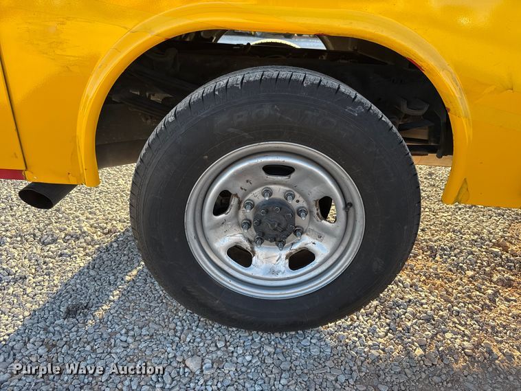 image for item ES5594 2019 Ford F350 Super Duty XL utility bed pickup truck