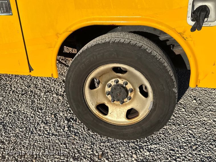 image for item ES5594 2019 Ford F350 Super Duty XL utility bed pickup truck