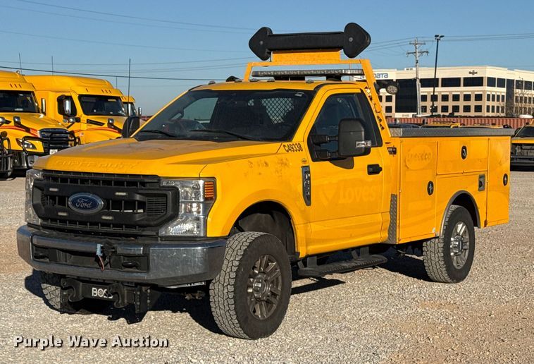 image for item ES5595 2022 Ford F350 Super Duty utility bed pickup truck