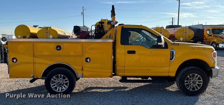 image for item ES5595 2022 Ford F350 Super Duty utility bed pickup truck