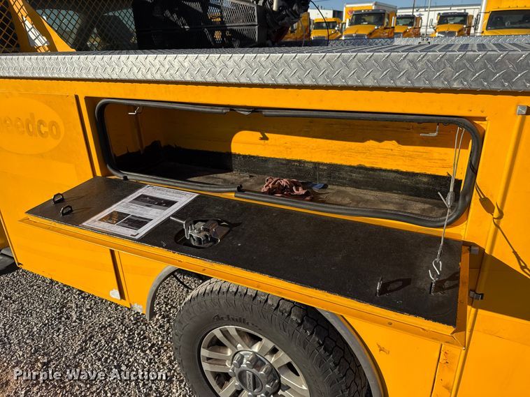 image for item ES5595 2022 Ford F350 Super Duty utility bed pickup truck