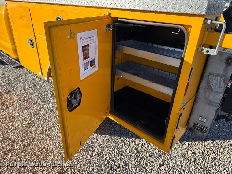 image for item ES5595 2022 Ford F350 Super Duty utility bed pickup truck