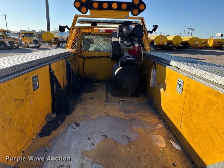 image for item ES5595 2022 Ford F350 Super Duty utility bed pickup truck