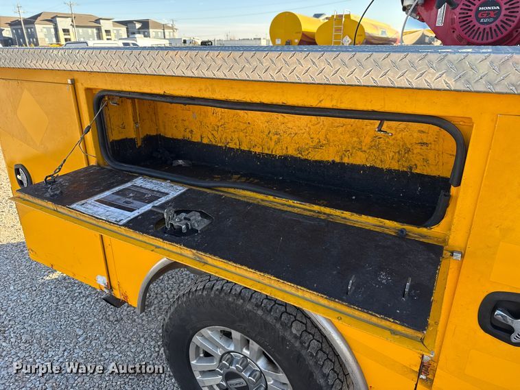 image for item ES5595 2022 Ford F350 Super Duty utility bed pickup truck