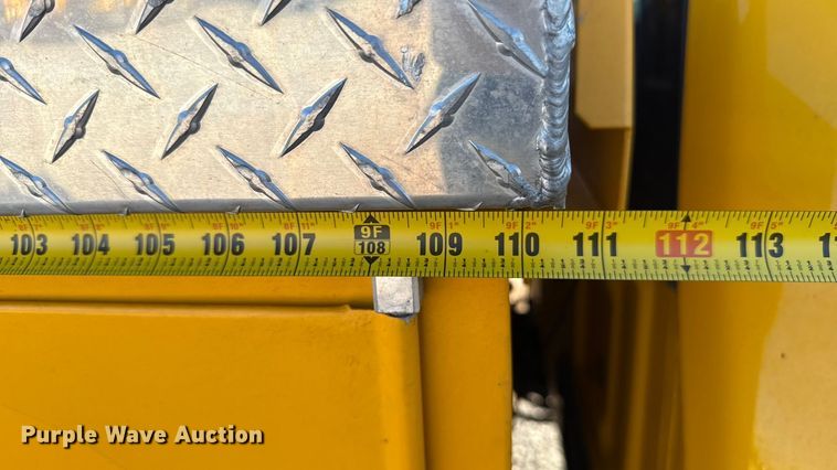 image for item ES5595 2022 Ford F350 Super Duty utility bed pickup truck