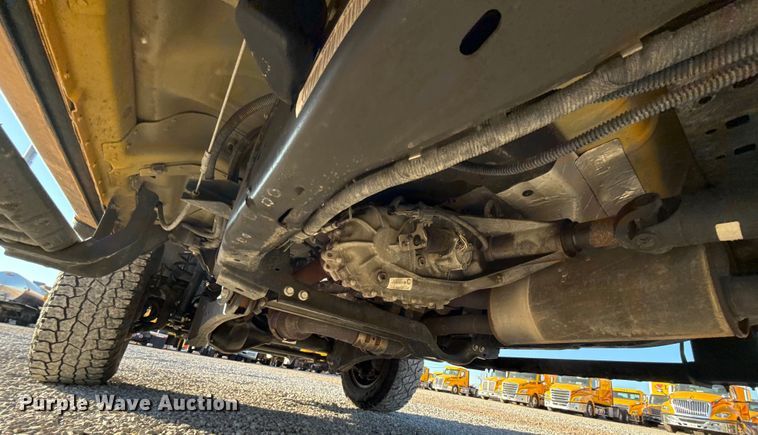 image for item ES5595 2022 Ford F350 Super Duty utility bed pickup truck