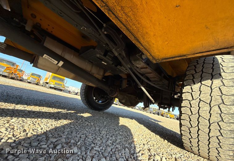 image for item ES5595 2022 Ford F350 Super Duty utility bed pickup truck