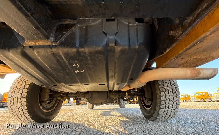 image for item ES5595 2022 Ford F350 Super Duty utility bed pickup truck