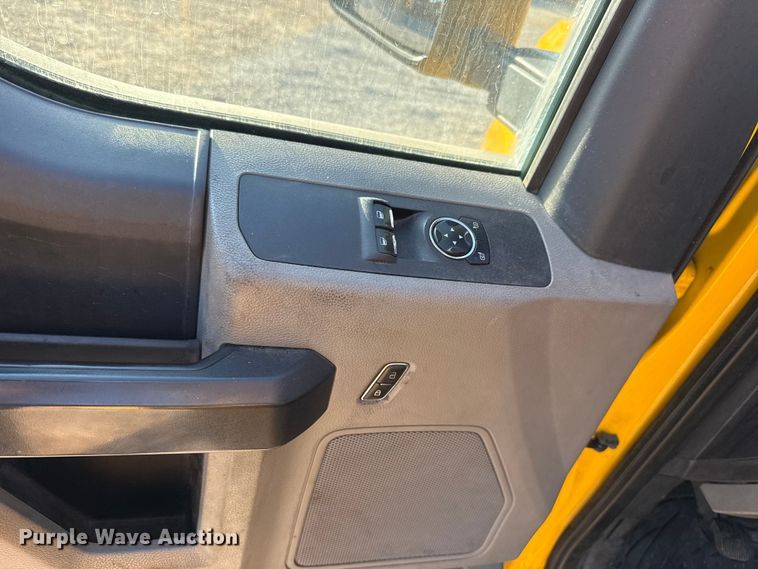 image for item ES5595 2022 Ford F350 Super Duty utility bed pickup truck