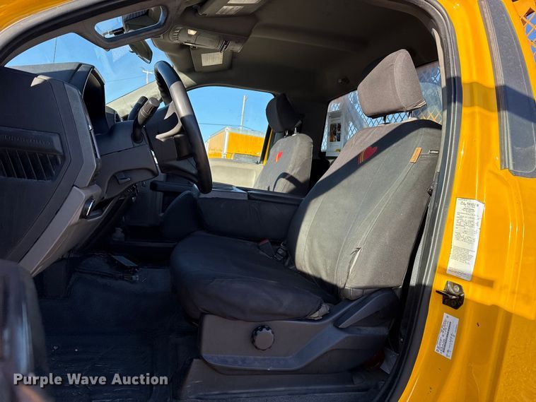 image for item ES5595 2022 Ford F350 Super Duty utility bed pickup truck