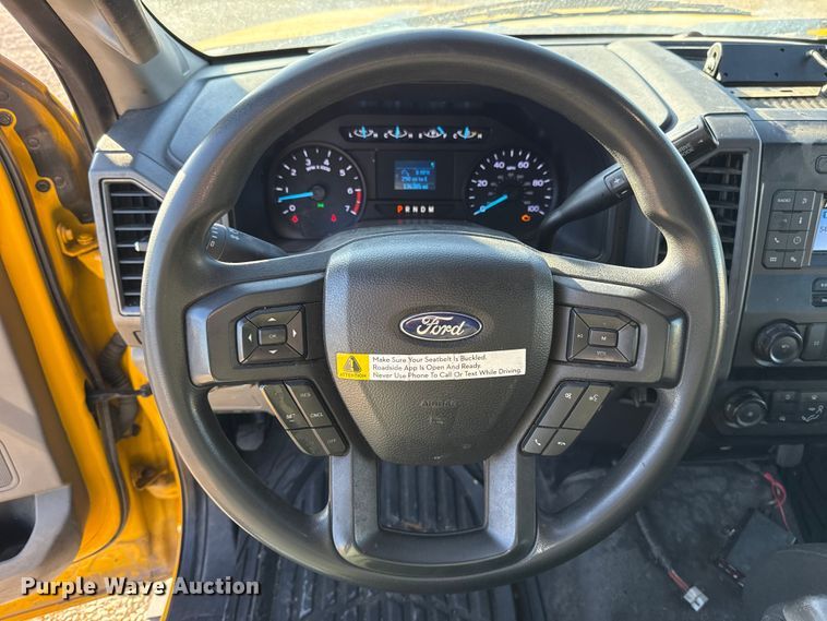 image for item ES5595 2022 Ford F350 Super Duty utility bed pickup truck