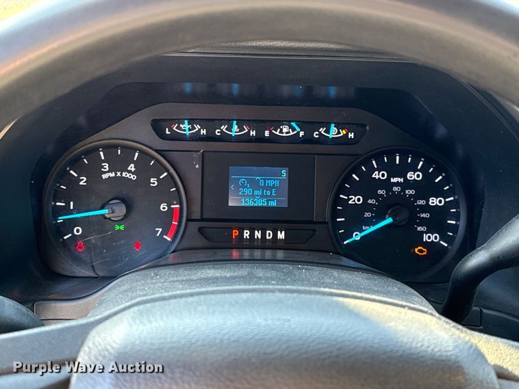 image for item ES5595 2022 Ford F350 Super Duty utility bed pickup truck