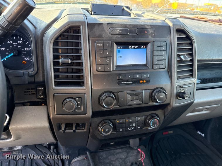 image for item ES5595 2022 Ford F350 Super Duty utility bed pickup truck