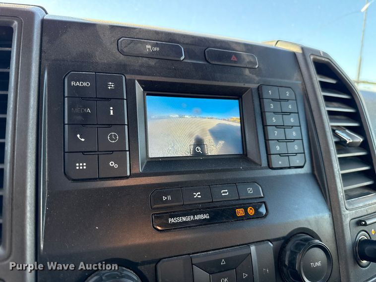 image for item ES5595 2022 Ford F350 Super Duty utility bed pickup truck