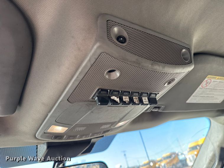 image for item ES5595 2022 Ford F350 Super Duty utility bed pickup truck