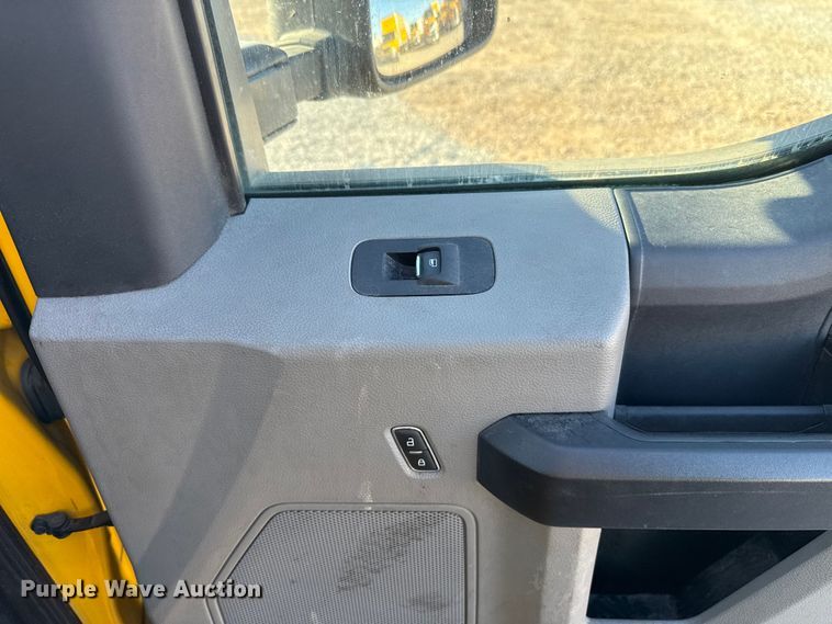 image for item ES5595 2022 Ford F350 Super Duty utility bed pickup truck