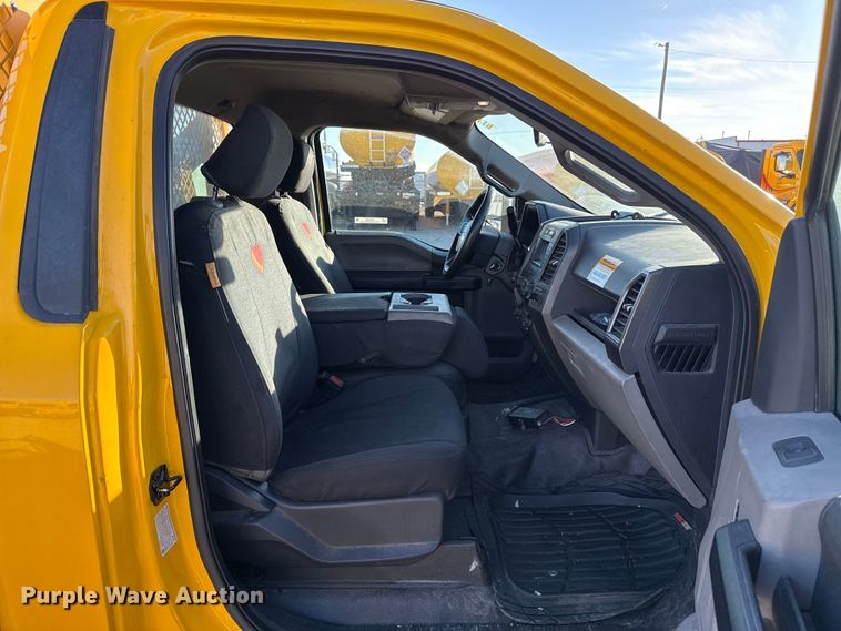 image for item ES5595 2022 Ford F350 Super Duty utility bed pickup truck