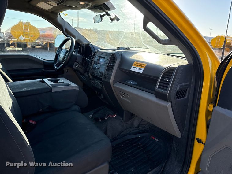 image for item ES5595 2022 Ford F350 Super Duty utility bed pickup truck