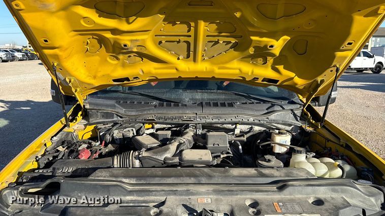 image for item ES5595 2022 Ford F350 Super Duty utility bed pickup truck