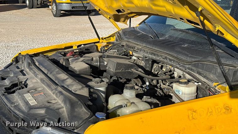 image for item ES5595 2022 Ford F350 Super Duty utility bed pickup truck