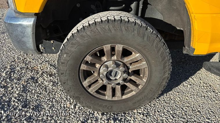 image for item ES5595 2022 Ford F350 Super Duty utility bed pickup truck