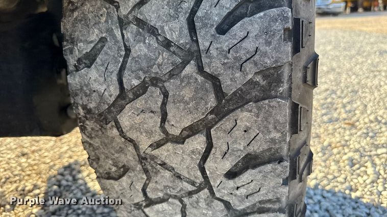 image for item ES5595 2022 Ford F350 Super Duty utility bed pickup truck