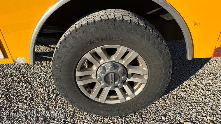 image for item ES5595 2022 Ford F350 Super Duty utility bed pickup truck