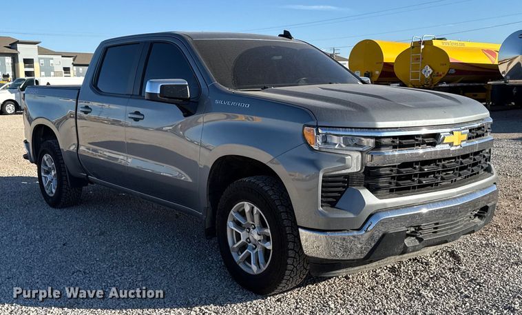 image for item ES5596 2023 Chevrolet Silverado 1500 Crew Cab pickup truck