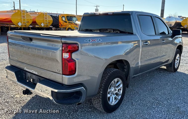 image for item ES5596 2023 Chevrolet Silverado 1500 Crew Cab pickup truck