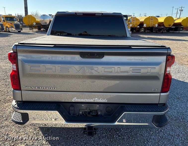 image for item ES5596 2023 Chevrolet Silverado 1500 Crew Cab pickup truck