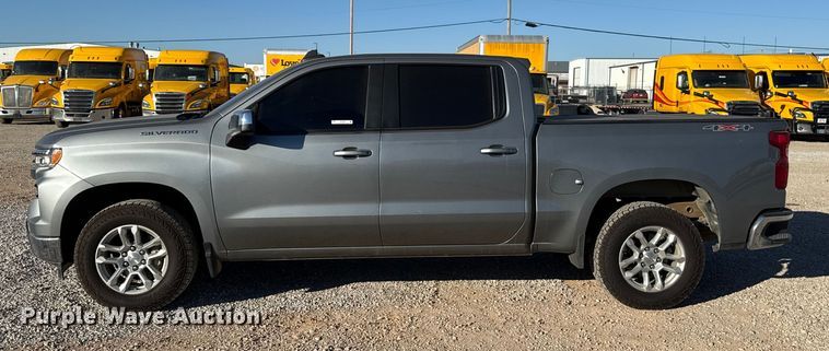 image for item ES5596 2023 Chevrolet Silverado 1500 Crew Cab pickup truck