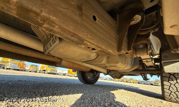 image for item ES5596 2023 Chevrolet Silverado 1500 Crew Cab pickup truck