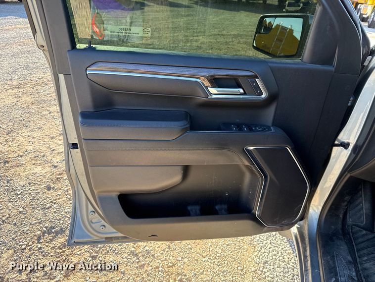 image for item ES5596 2023 Chevrolet Silverado 1500 Crew Cab pickup truck