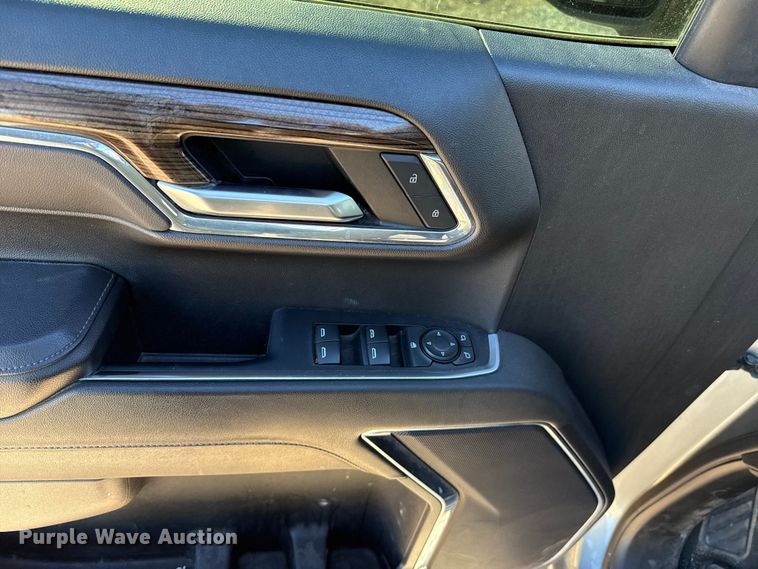 image for item ES5596 2023 Chevrolet Silverado 1500 Crew Cab pickup truck