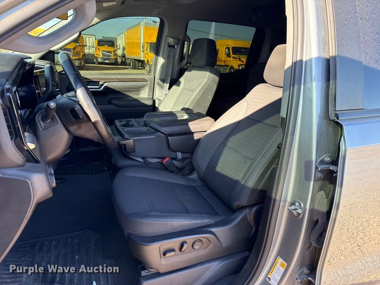 image for item ES5596 2023 Chevrolet Silverado 1500 Crew Cab pickup truck