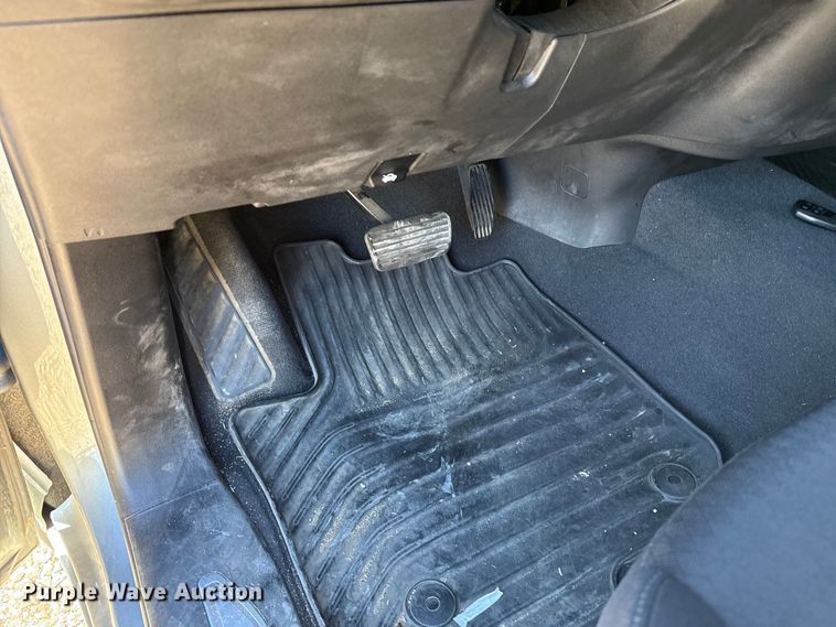 image for item ES5596 2023 Chevrolet Silverado 1500 Crew Cab pickup truck