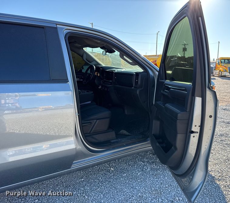 image for item ES5596 2023 Chevrolet Silverado 1500 Crew Cab pickup truck