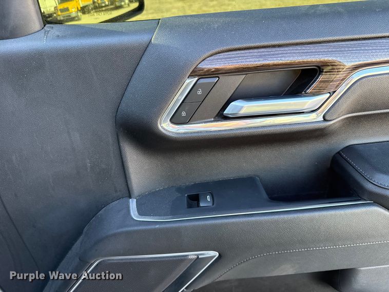 image for item ES5596 2023 Chevrolet Silverado 1500 Crew Cab pickup truck