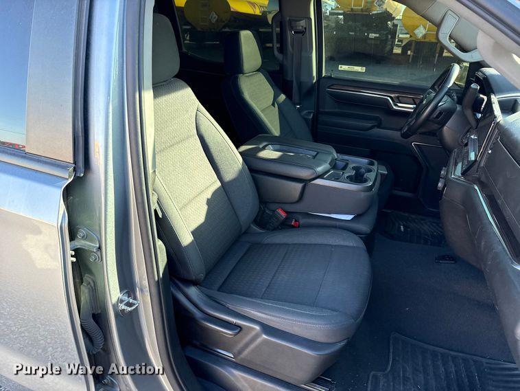 image for item ES5596 2023 Chevrolet Silverado 1500 Crew Cab pickup truck