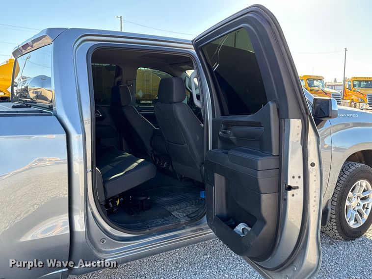 image for item ES5596 2023 Chevrolet Silverado 1500 Crew Cab pickup truck