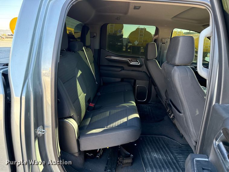 image for item ES5596 2023 Chevrolet Silverado 1500 Crew Cab pickup truck