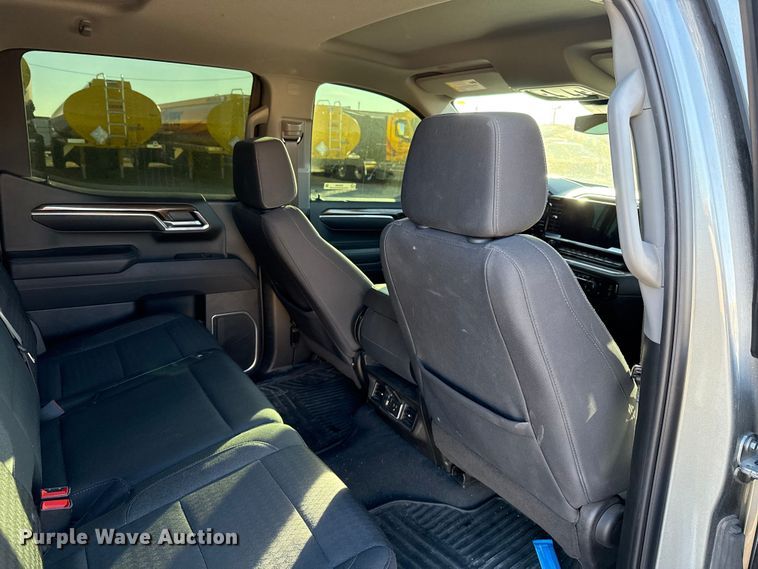 image for item ES5596 2023 Chevrolet Silverado 1500 Crew Cab pickup truck