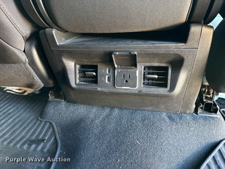 image for item ES5596 2023 Chevrolet Silverado 1500 Crew Cab pickup truck