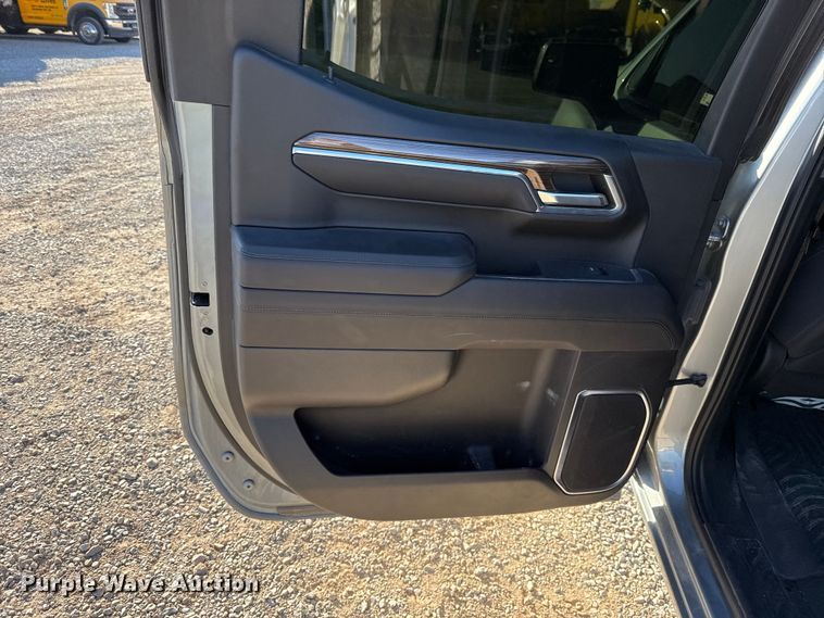 image for item ES5596 2023 Chevrolet Silverado 1500 Crew Cab pickup truck