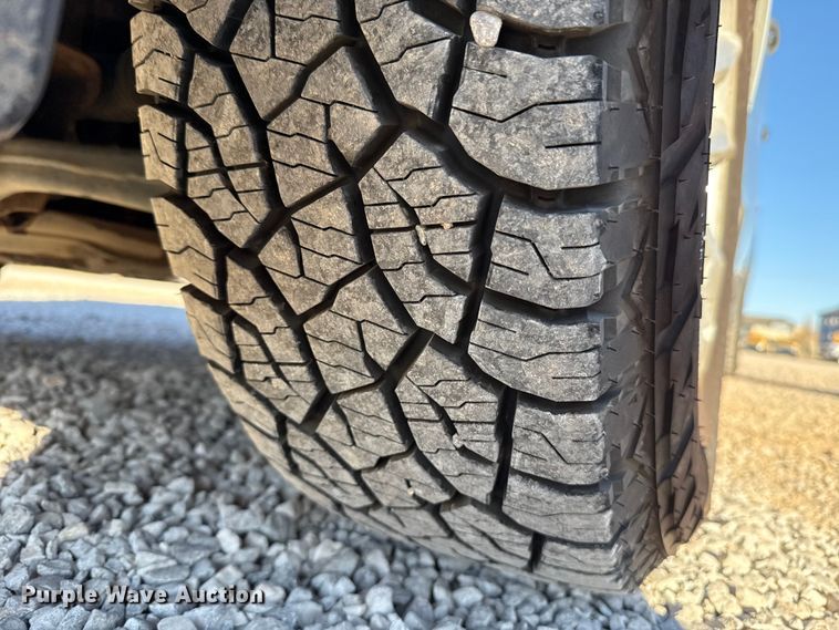 image for item ES5596 2023 Chevrolet Silverado 1500 Crew Cab pickup truck