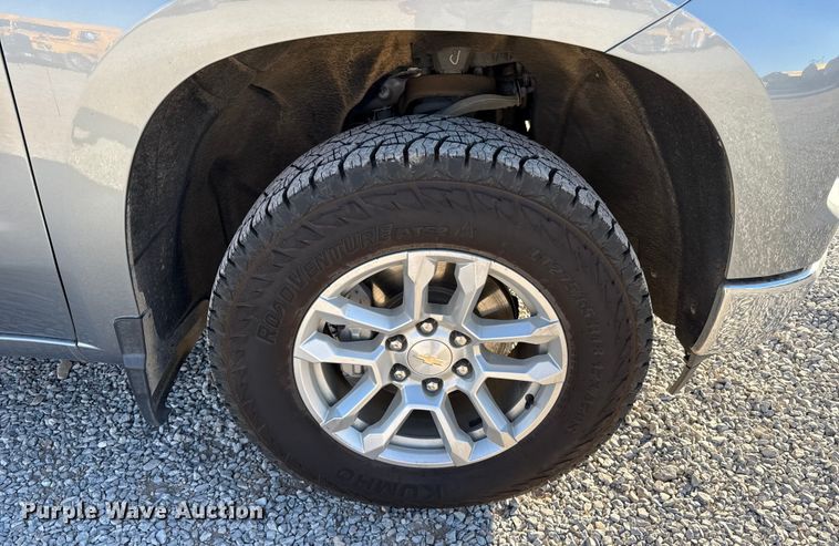 image for item ES5596 2023 Chevrolet Silverado 1500 Crew Cab pickup truck