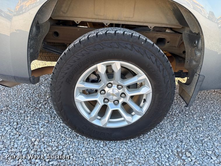 image for item ES5596 2023 Chevrolet Silverado 1500 Crew Cab pickup truck