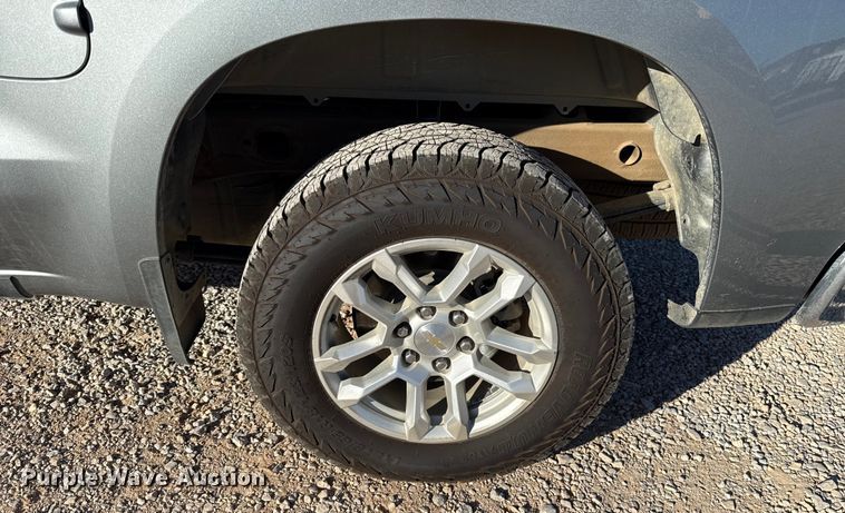 image for item ES5596 2023 Chevrolet Silverado 1500 Crew Cab pickup truck