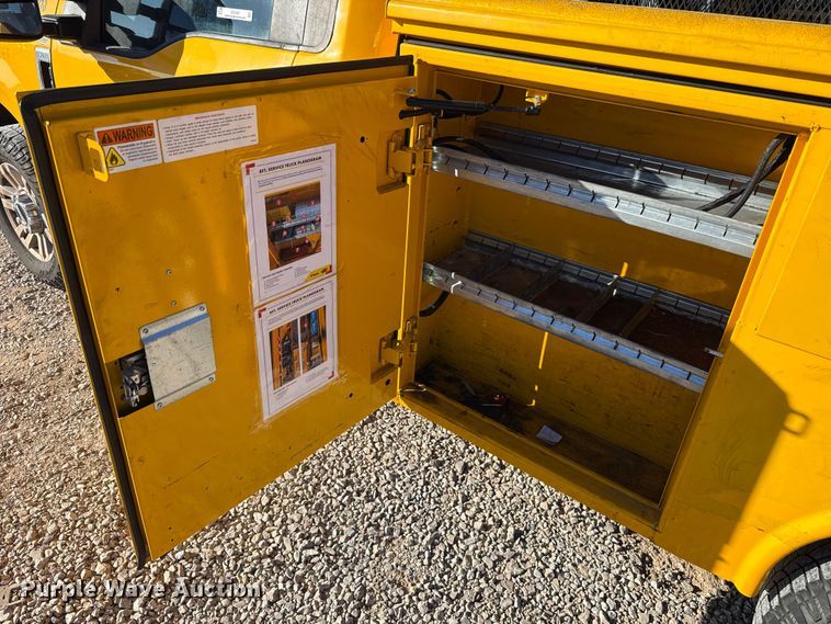 image for item ES5597 2019 Ford F350 Super Duty utility bed pickup truck